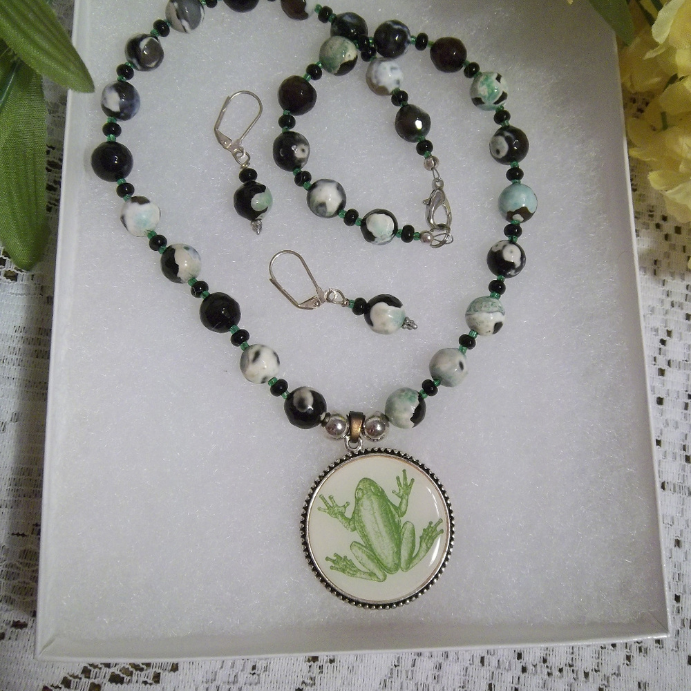 Beaded Frog Necklace and Earring Set